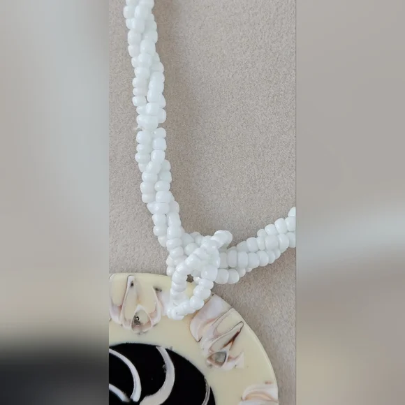 Handpainted Blk & White Design Shell Pendant With 16in Beaded Necklace - Picture 4 of 9